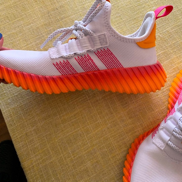 Women’s adidas running sneakers size 6.5 - Picture 3 of 6